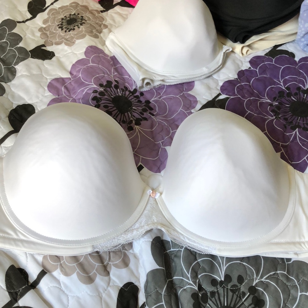 White strapless bra